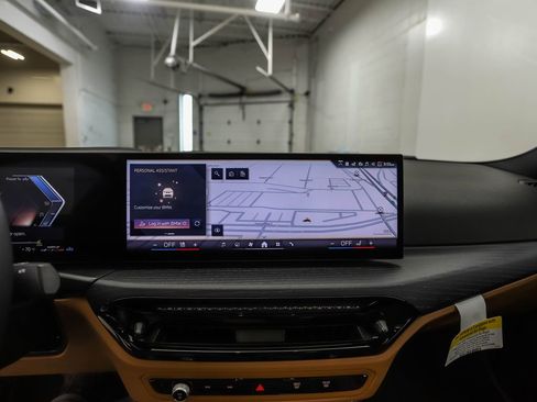 Used 2025 BMW 330i xDrive Sedan w/ Premium Package image 15