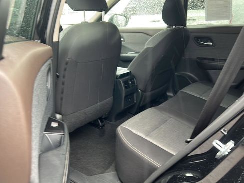 Used 2023 Nissan Rogue SV image 14