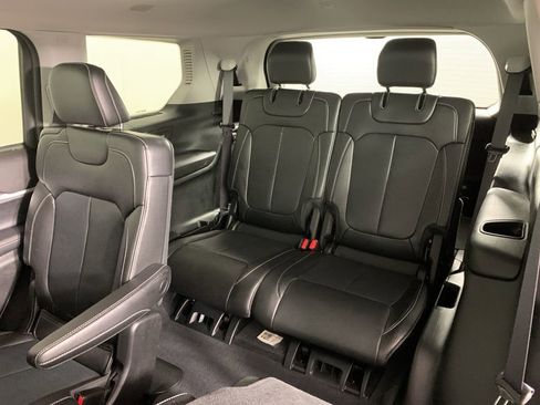 Used 2023 Jeep Grand Cherokee L Limited w/ Luxury Tech Group II AWD/4WD image 34