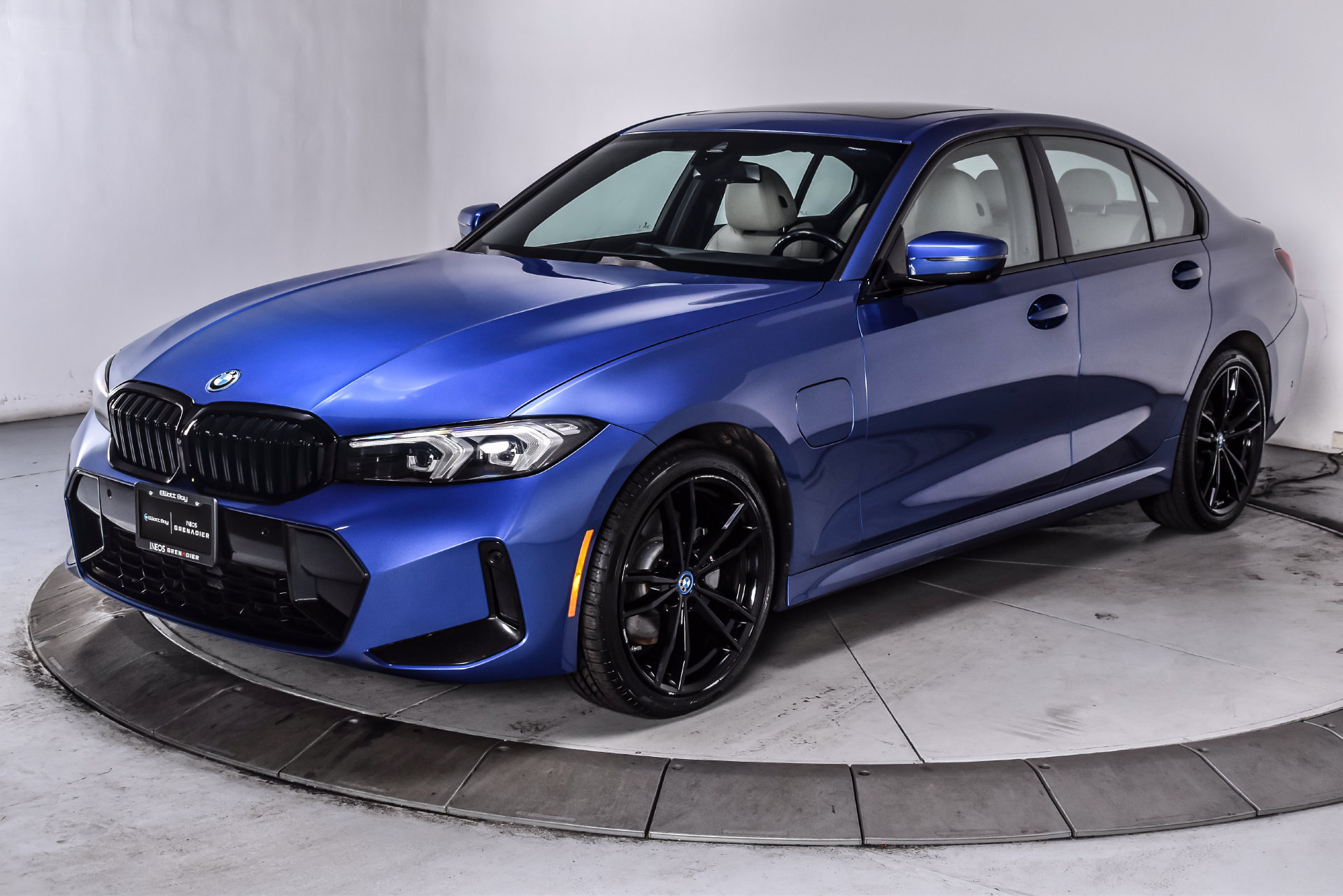 Used 2024 BMW 330e xDrive w/ Premium Package AWD/4WD image 3