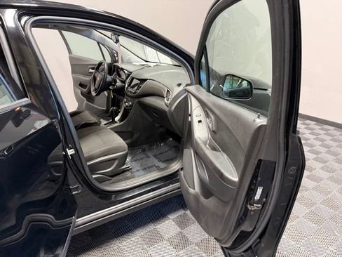 Used 2019 Chevrolet Trax LS FWD image 23