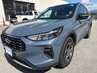 Used 2025 Ford Escape ST-Line w/ Tech Pack #1 AWD/4WD video 1