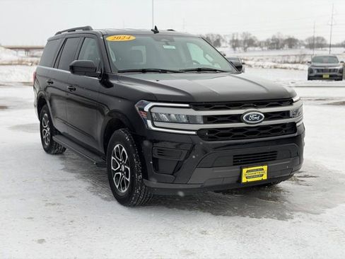 Used 2024 Ford Expedition XLT image 3
