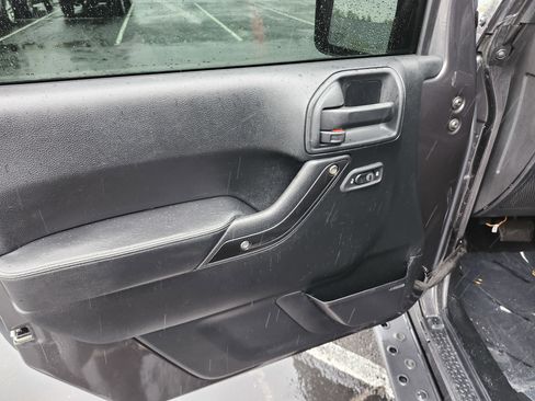 Used 2018 Jeep Wrangler Rubicon AWD/4WD image 21