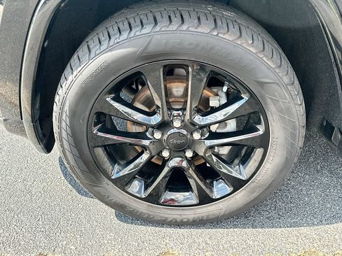 Used 2020 Jeep Grand Cherokee Altitude AWD/4WD image 24