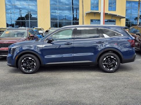 Used 2025 Kia Sorento S w/ Panoramic Sunroof Package image 2