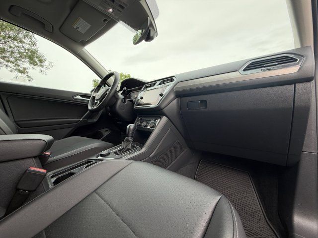 Used 2020 Volkswagen Tiguan SEL AWD/4WD image 20