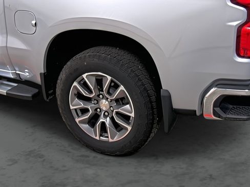 Used 2022 Chevrolet Silverado 1500 LT AWD/4WD image 9