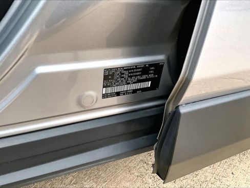 Used 2020 Toyota RAV4 XLE image 31