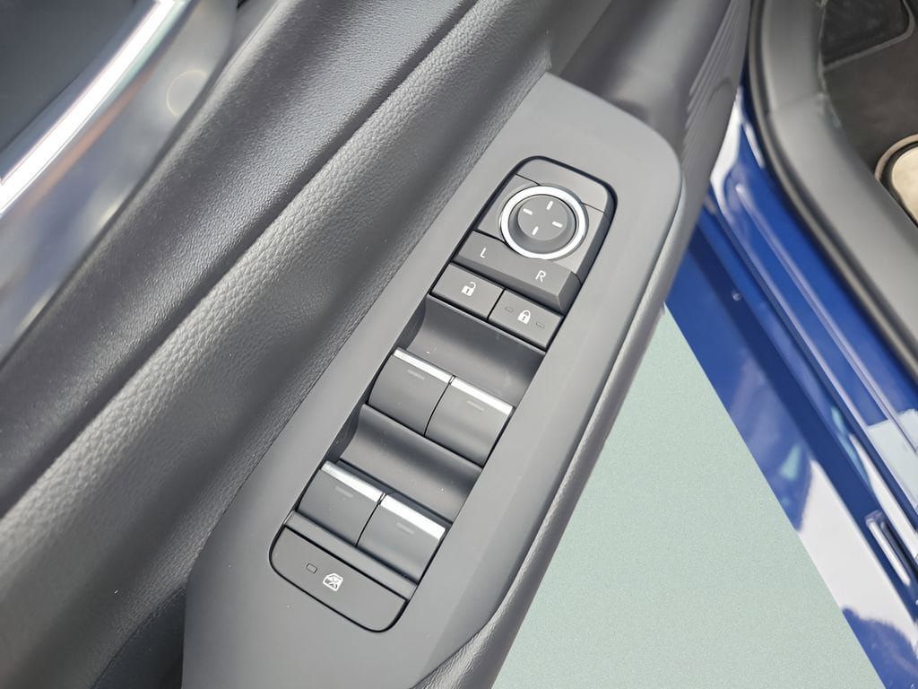 New 2026 Toyota Prius Plug-In Hybrid FWD image 16
