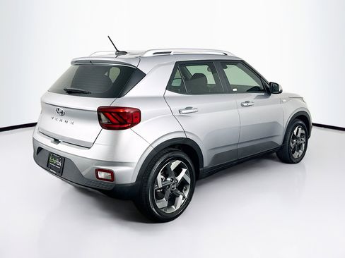 Used 2024 Hyundai Venue SEL image 9