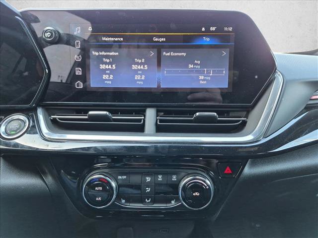 Used 2025 Chevrolet Trax RS w/ Sunroof Package FWD image 12
