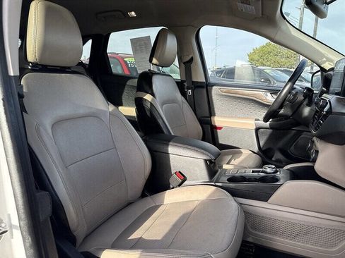 Used 2020 Ford Escape Titanium image 16