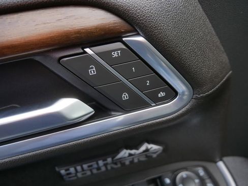 Used 2025 Chevrolet Silverado 1500 High Country w/ High Country Premium Package AWD/4WD image 18