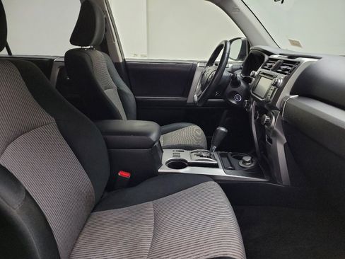 Used 2018 Toyota 4Runner SR5 AWD/4WD image 21