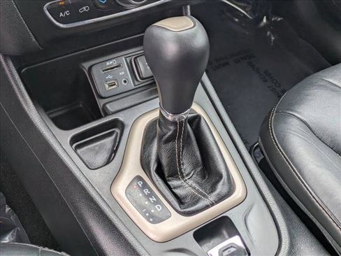 Used 2016 Jeep Cherokee Limited FWD image 12