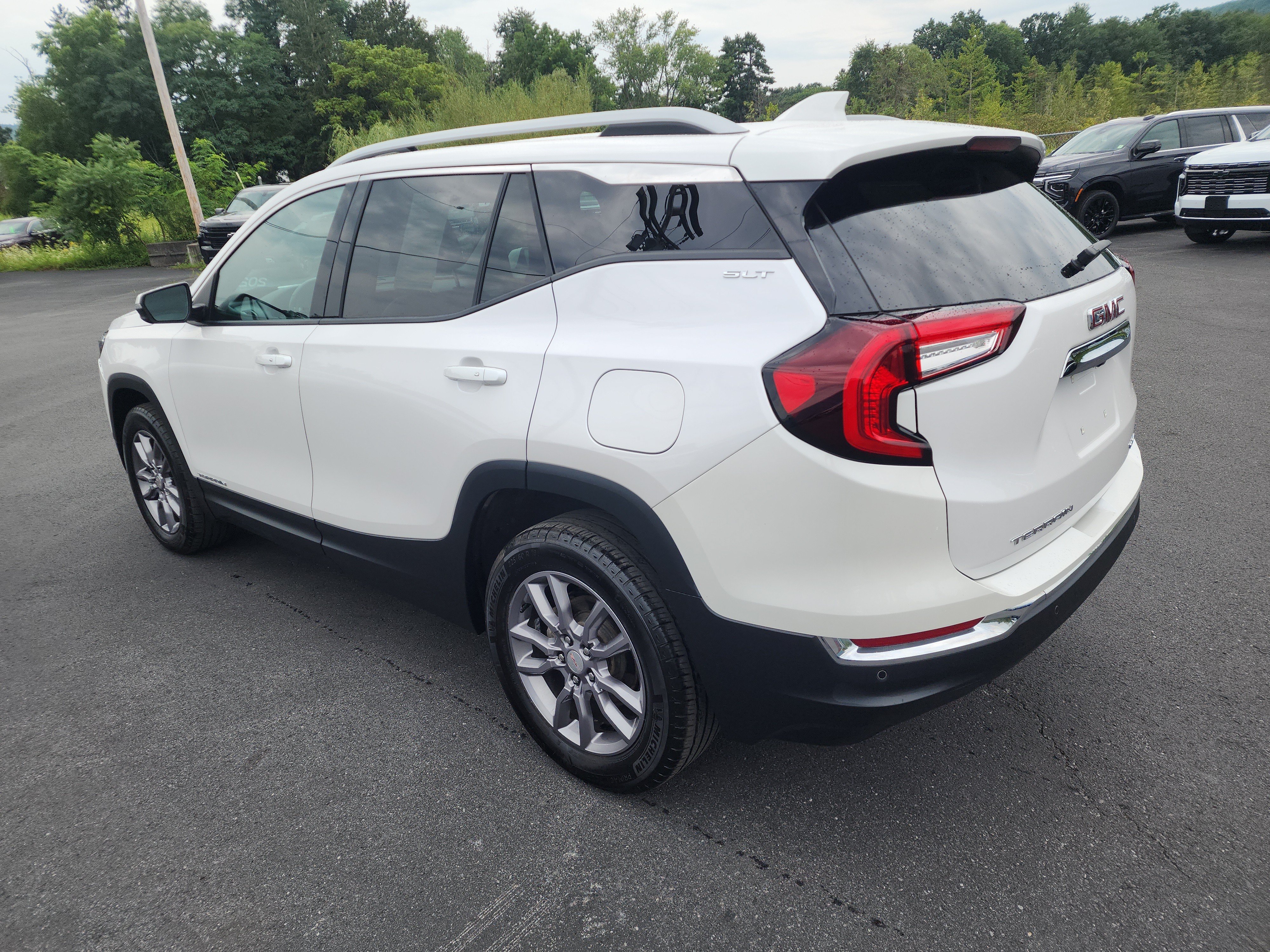 Certified 2024 GMC Terrain SLT w/ Infotainment Package II AWD/4WD image 6