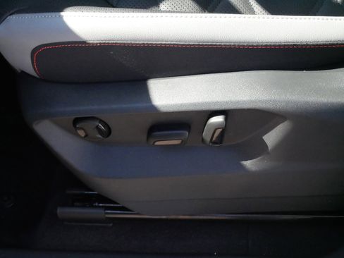 Certified 2024 Volkswagen Atlas Peak Edition SE AWD/4WD image 20