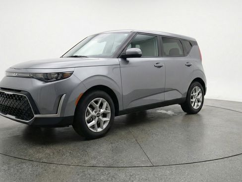 Used 2025 Kia Soul LX w/ LX Technology Package FWD image 3