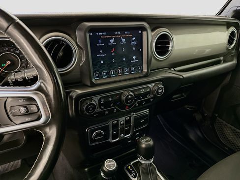 Used 2018 Jeep Wrangler Unlimited Sahara image 26