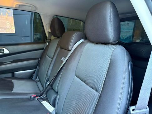 Used 2020 Nissan Pathfinder S image 26