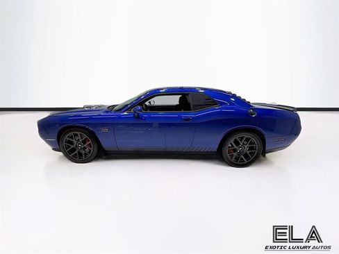 Used 2018 Dodge Challenger R/T RWD image 5