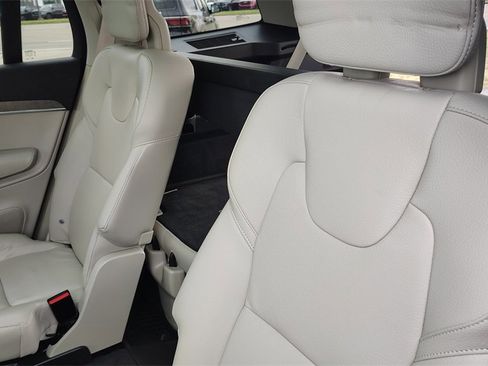Certified 2024 Volvo XC90 T8 Plus w/ Protection Package Premier image 28