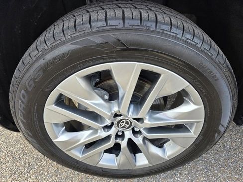 Used 2023 Toyota RAV4 XLE Premium image 13