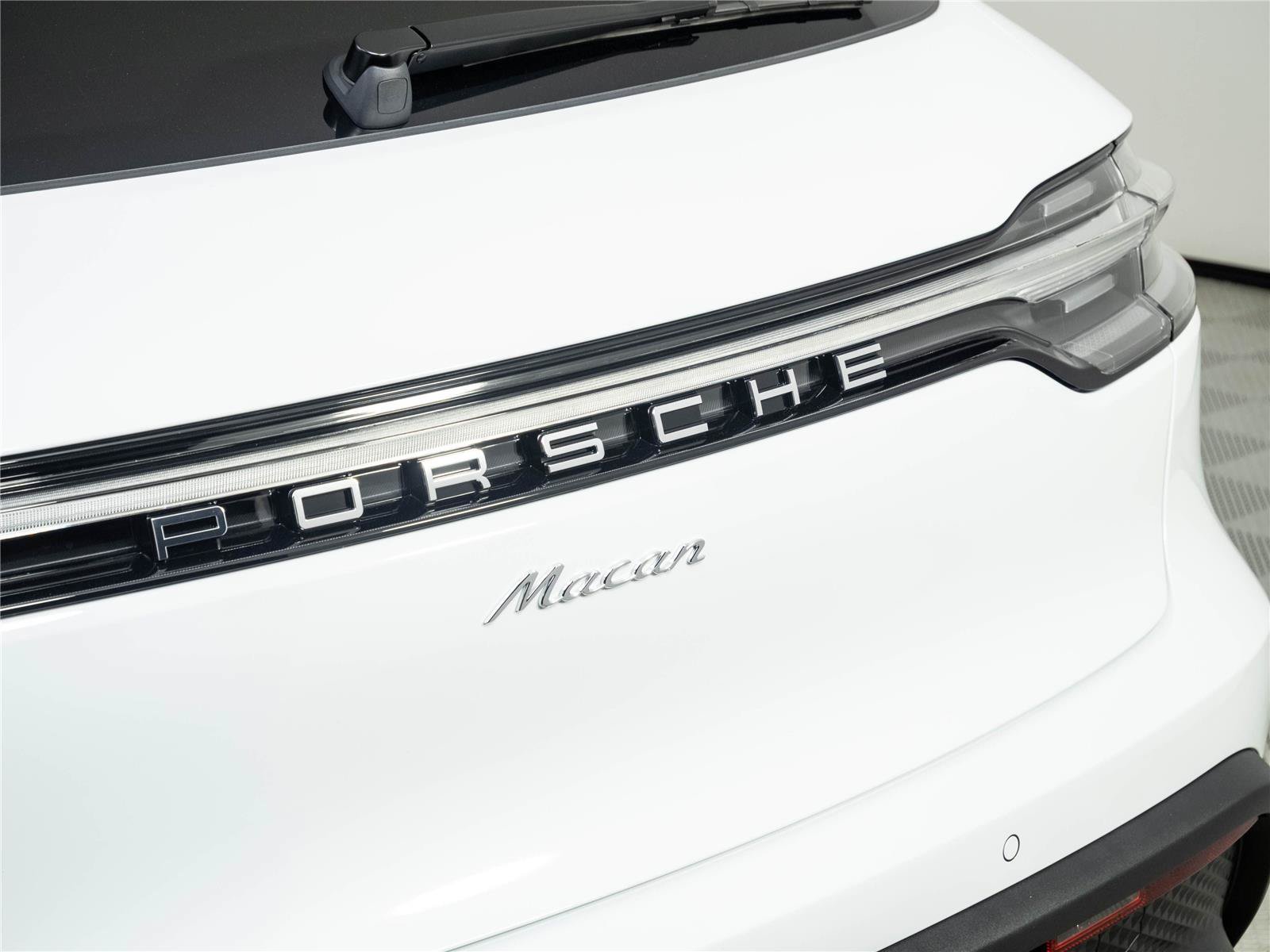New 2026 Porsche Macan Turbo AWD/4WD image 38