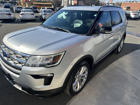 Used 2018 Ford Explorer XLT w/ Equipment Group 202A image 4