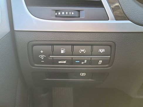 Used 2018 Genesis G80 3.8 w/ Option Group 02 image 24