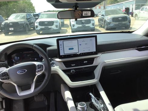 New 2026 Ford Explorer Active image 2