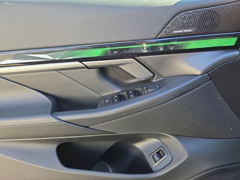 Used 2024 BMW i5 eDrive40i w/ Premium Package image 13