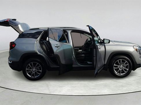Used 2024 GMC Terrain SLT image 14