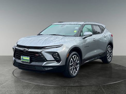 Used 2025 Chevrolet Blazer RS w/ Driver Confidence II Package AWD/4WD image 4