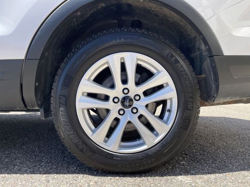 Used 2019 Ford Explorer XLT AWD/4WD image 22