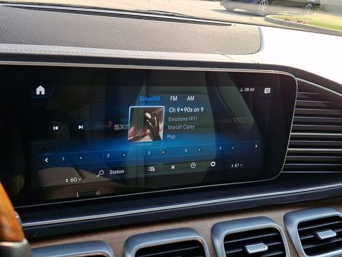Used 2022 Mercedes-Benz GLS 450 4MATIC image 17
