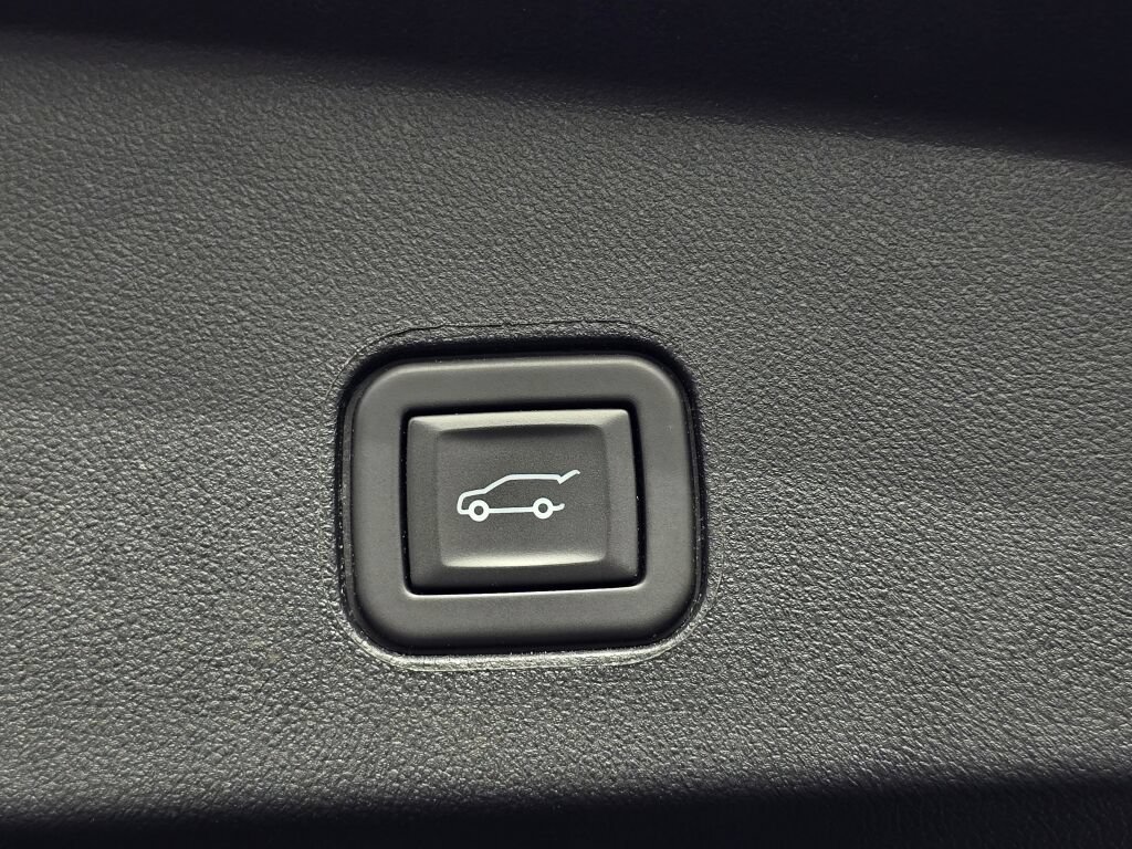 Used 2024 Cadillac Lyriq Sport AWD/4WD image 23