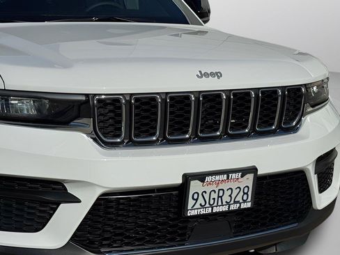 Used 2025 Jeep Grand Cherokee Laredo w/ Trailer Tow Package RWD image 7