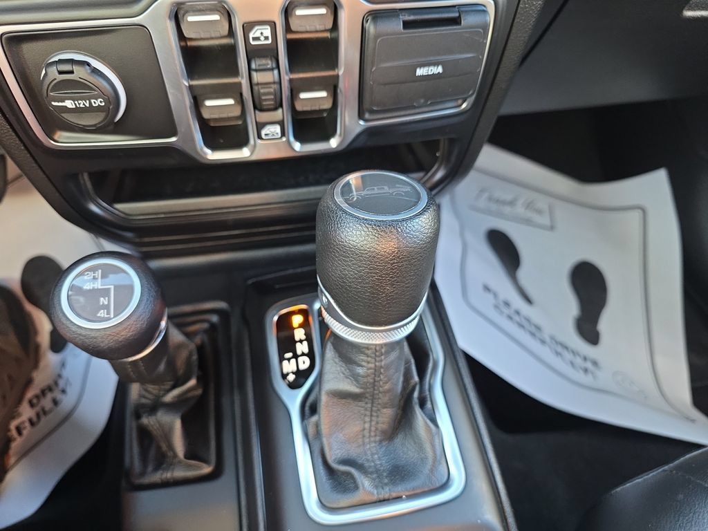 Used 2023 Jeep Gladiator Overland AWD/4WD image 21