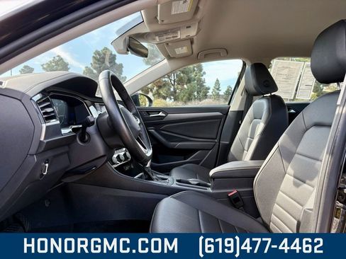 Used 2024 Volkswagen Jetta SE image 11