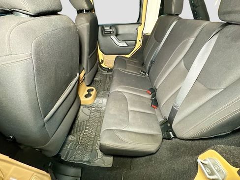 Used 2013 Jeep Wrangler Unlimited Sahara image 23