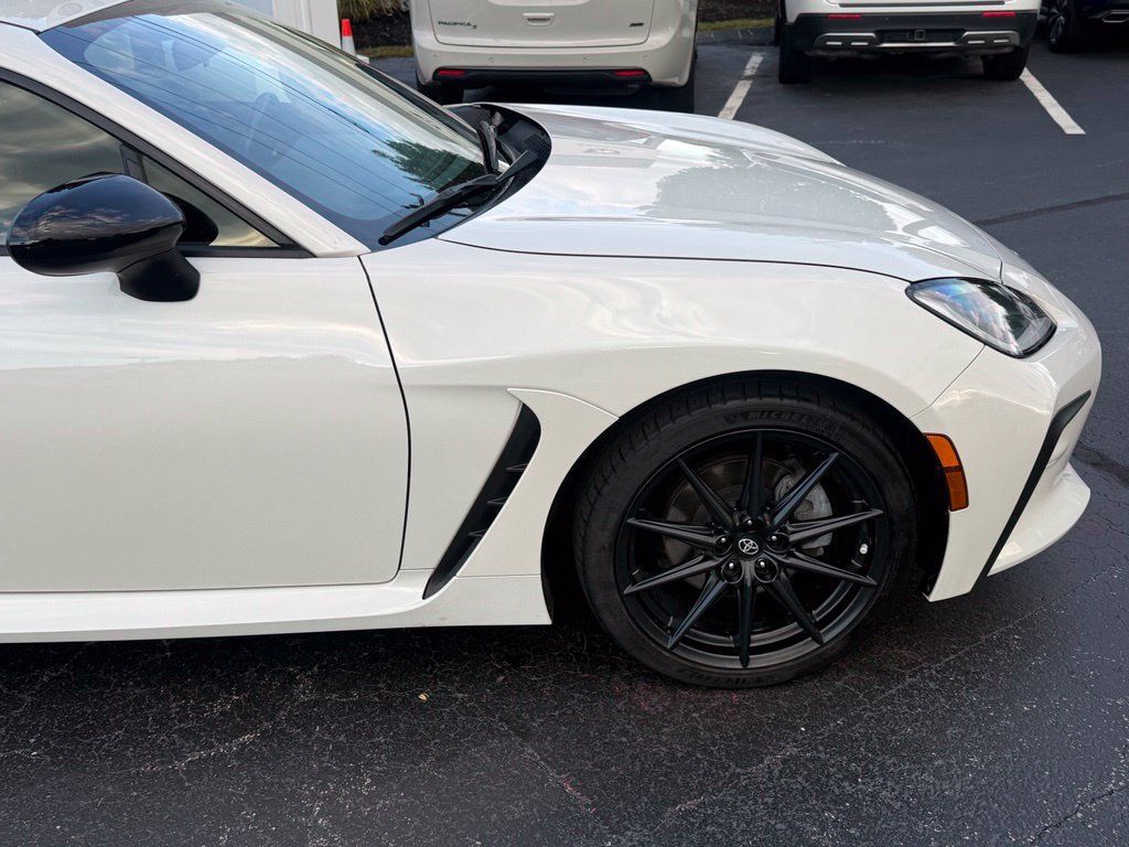 Used 2024 Toyota GR86 Premium RWD image 10