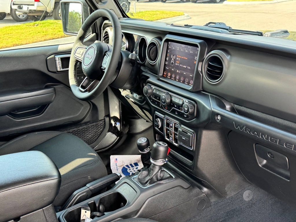 Used 2023 Jeep Wrangler Unlimited w/ Cold Weather Group AWD/4WD image 11