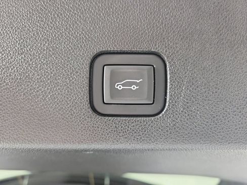 Certified 2023 Cadillac XT6 Premium Luxury FWD image 9