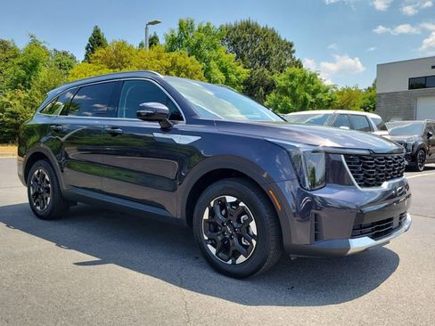 Certified 2025 Kia Sorento S w/ Panoramic Sunroof Package FWD image 3
