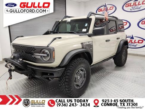 Used 2022 Ford Bronco Everglades image 3