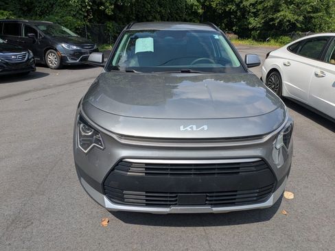 Used 2024 Kia Niro EX FWD image 2