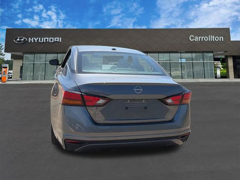 Used 2025 Nissan Altima 2.5 SV FWD image 6