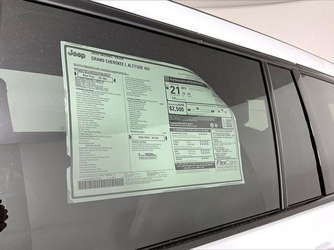 New 2025 Jeep Grand Cherokee L Laredo image 14
